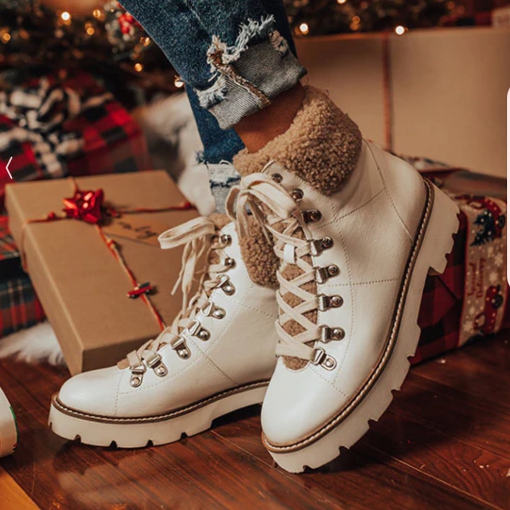 Oasis Society White Boots